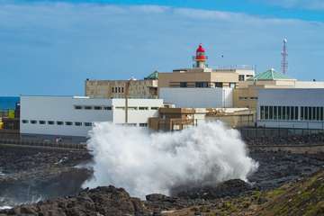 Montañas de agua en la costa de Telde (Foto Antonio Rico)